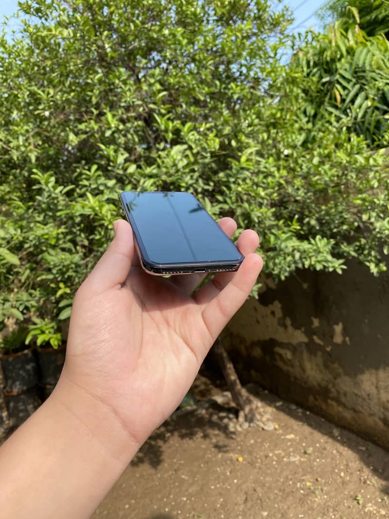 Apple iPhone X 0