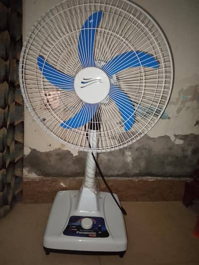 Fan chargeable AC AND DC