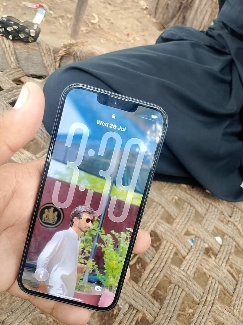 Apple iPhone 13 1