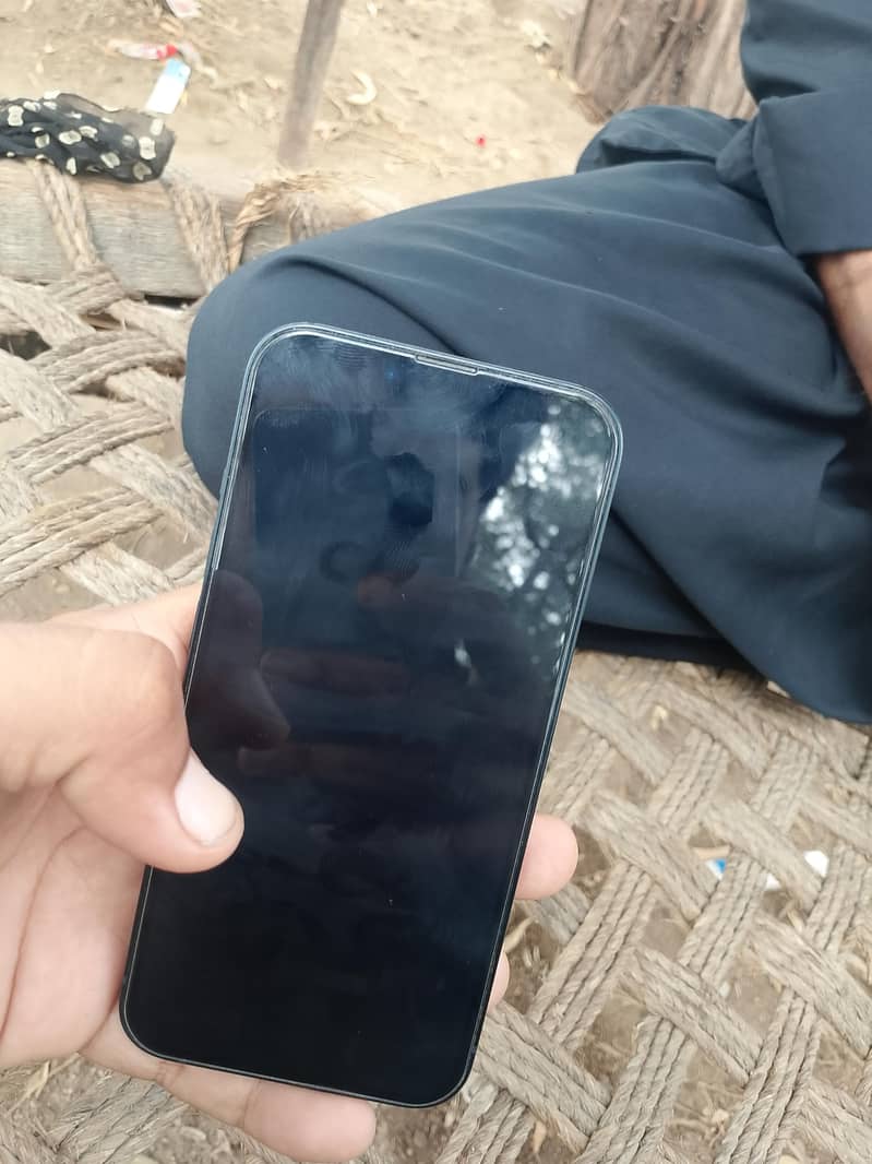 Apple iPhone 13 2
