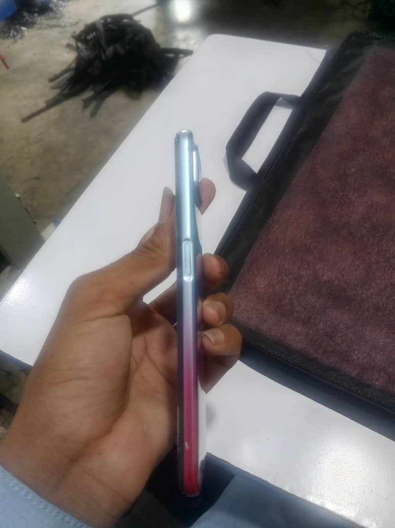 OPPO A73 1