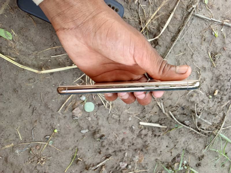 Apple iPhone 11 4