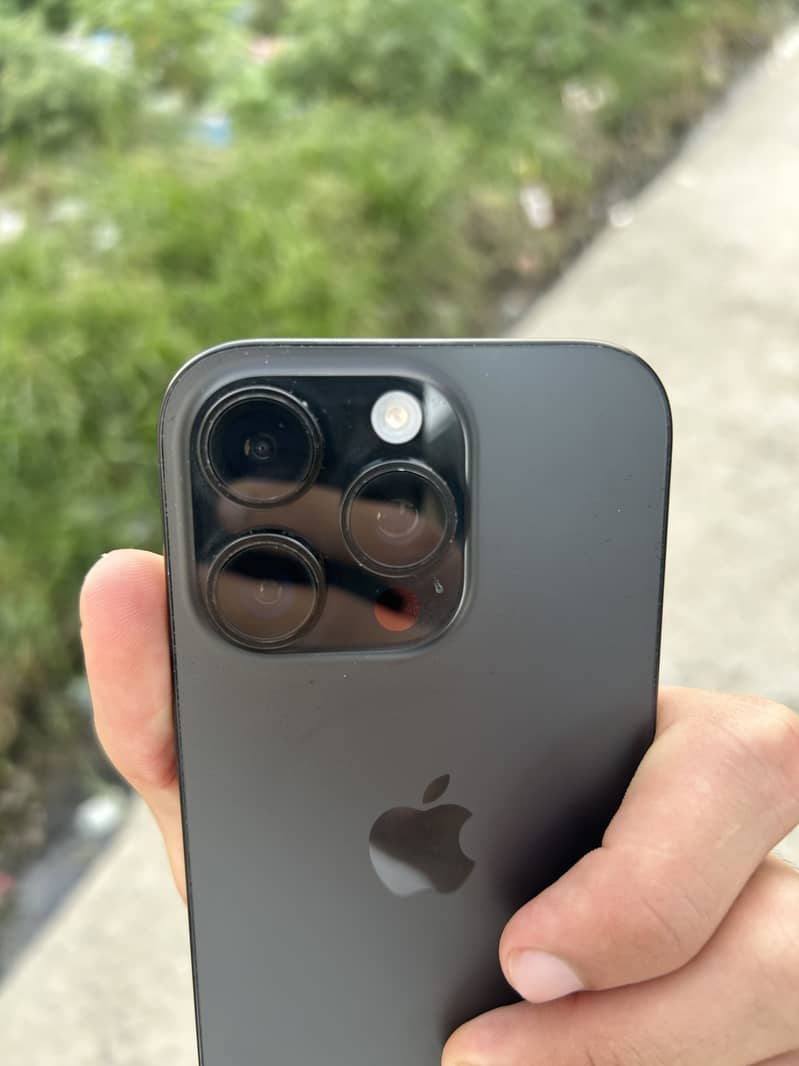 Apple iPhone 16 Pro 0