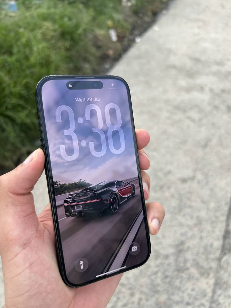 Apple iPhone 16 Pro 2