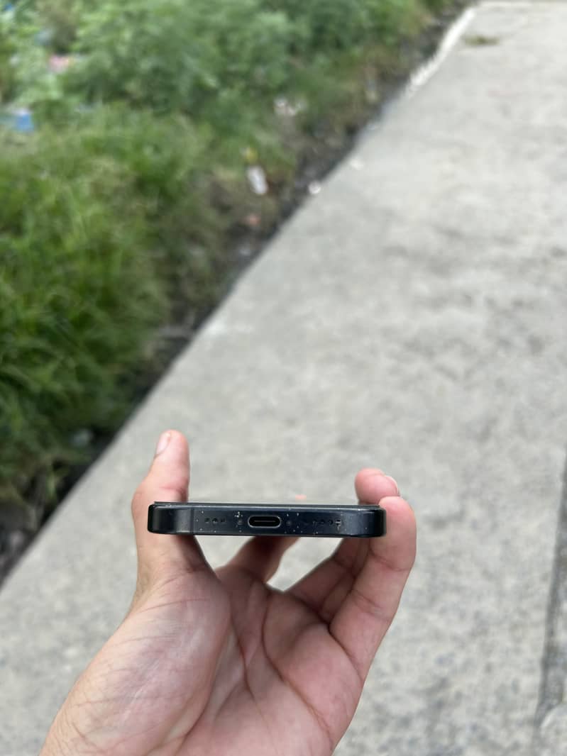 Apple iPhone 16 Pro 3