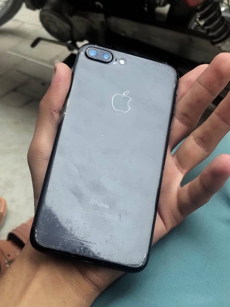 Apple iPhone 7 Plus 4