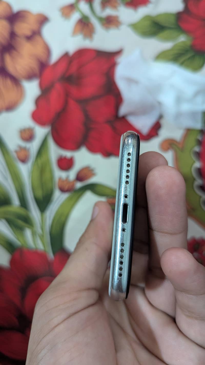 Apple iPhone X 5