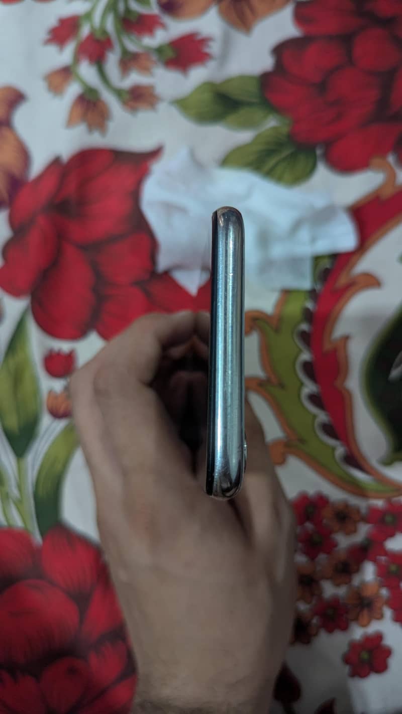 Apple iPhone X 6