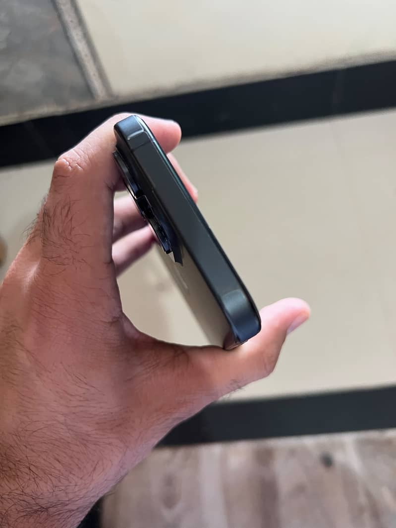 Apple iPhone 15 Pro Max 3