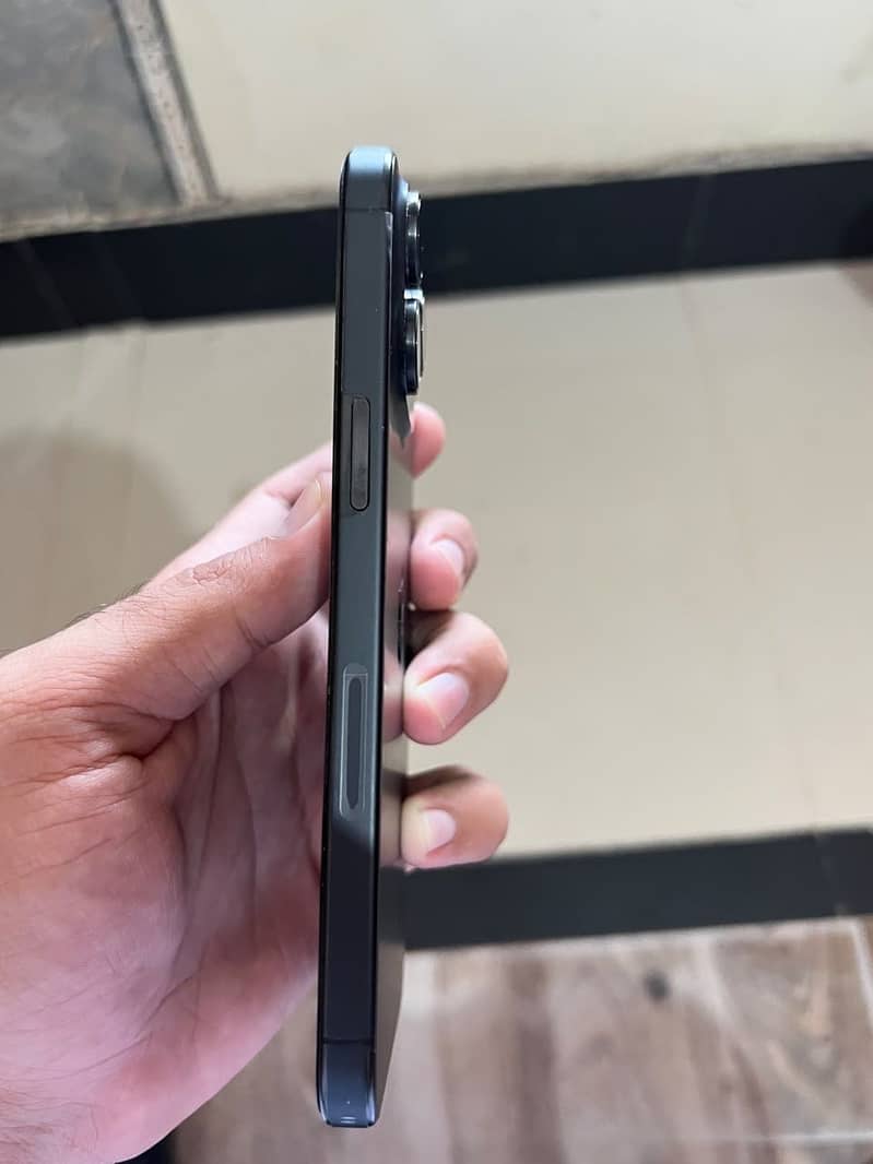 Apple iPhone 15 Pro Max 6