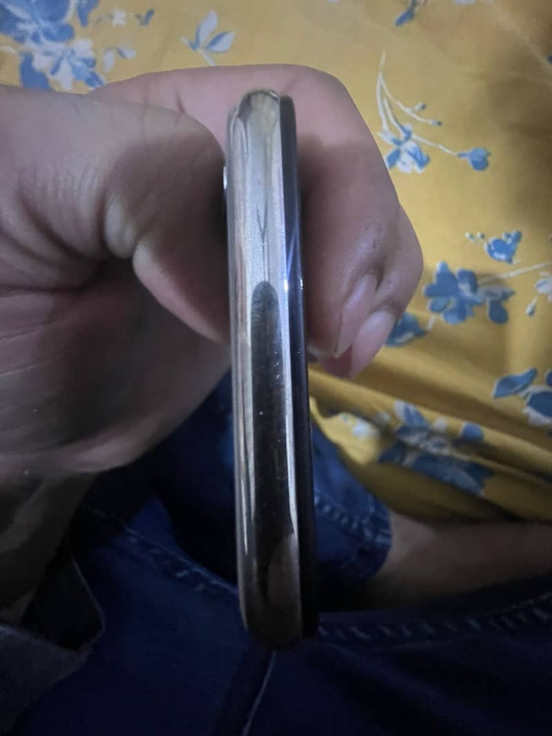 Apple iPhone X 3
