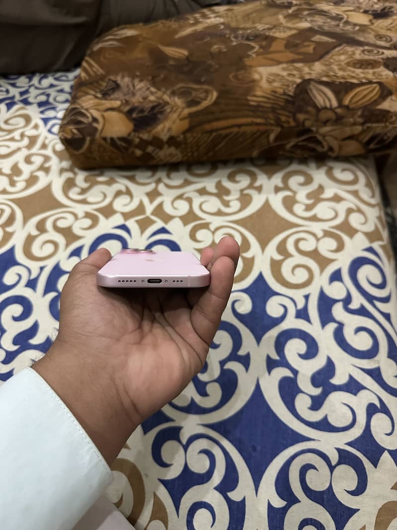 Apple iPhone 15 4