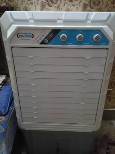 ac cooling krta ha iski throw boht achi ha