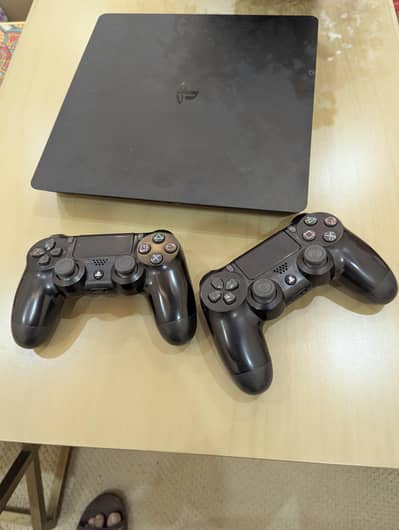 PlayStation 4 Slim 500GB + 2 Original Controllers + PSN Account