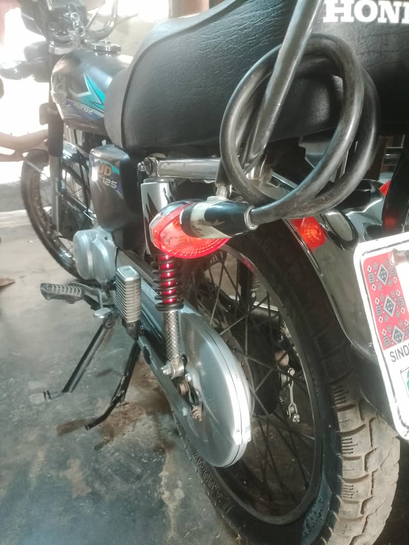 unique 125 1