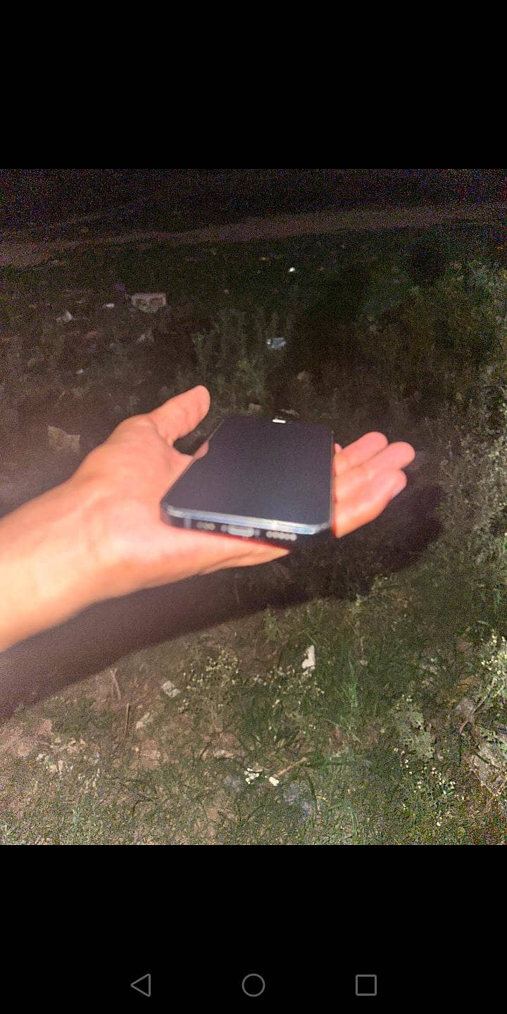 Apple iPhone 12 3