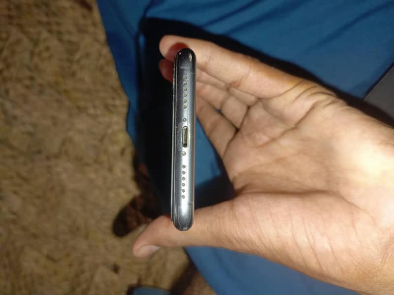 Apple iPhone 11 0