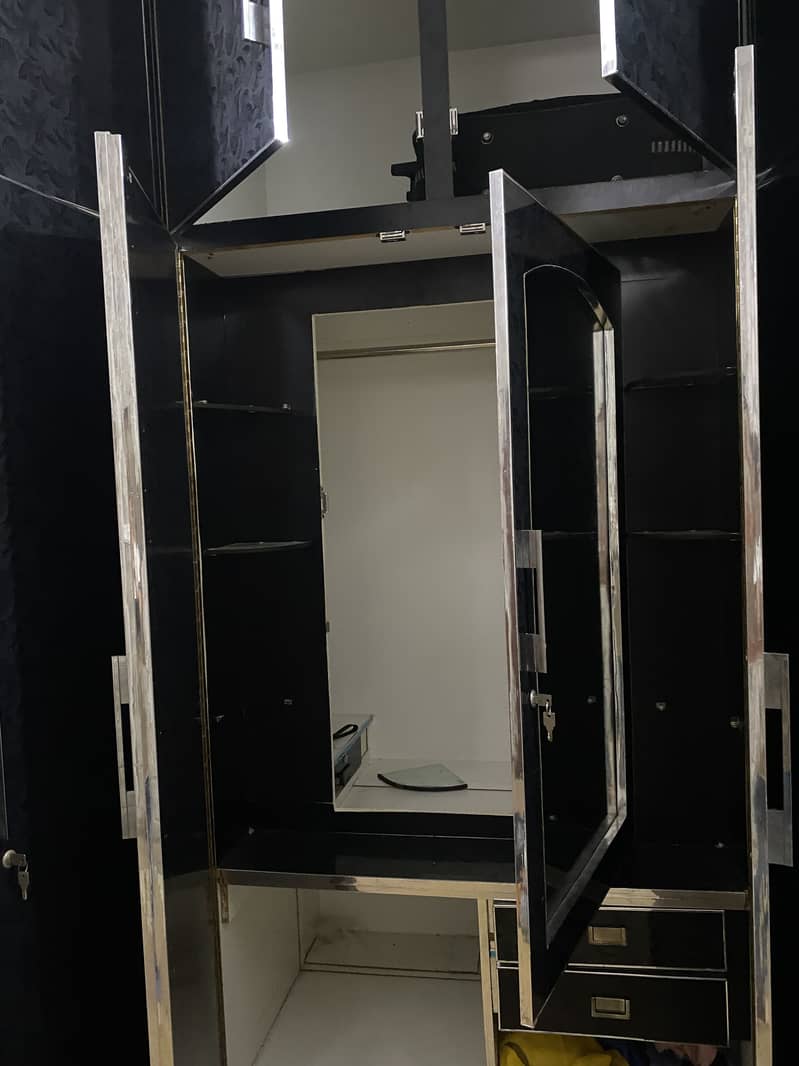 Wardrobe (safe) 4