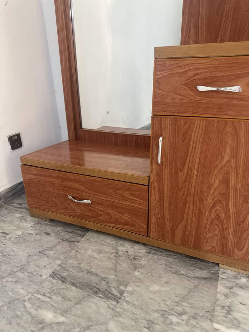 Dressing Table 4