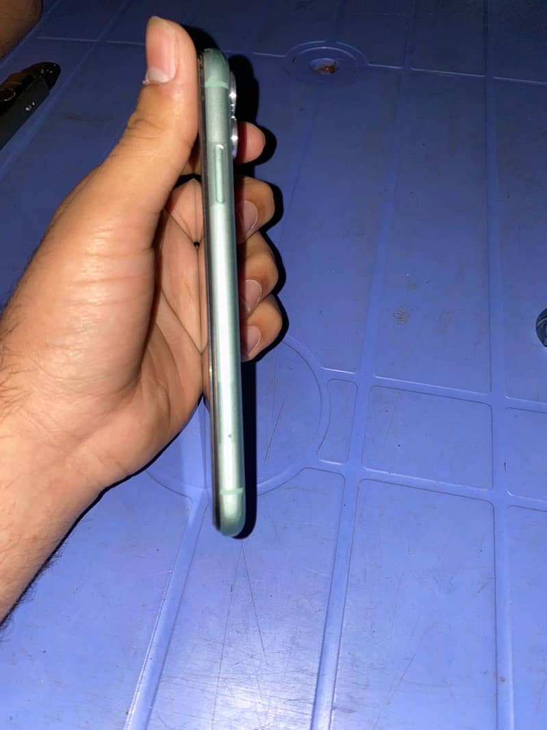 Apple iPhone 11 0