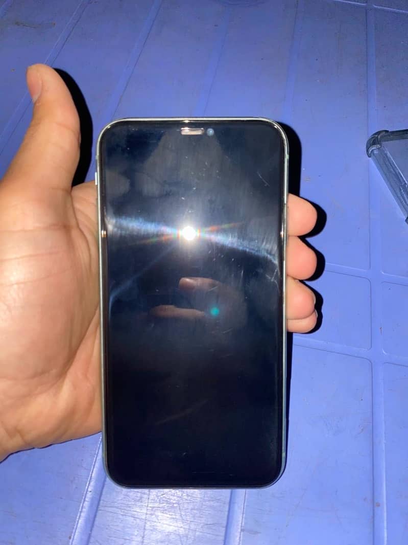 Apple iPhone 11 3
