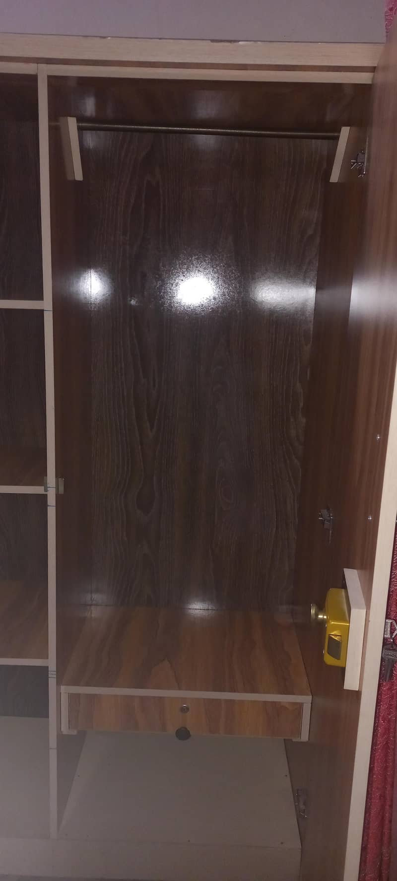 Cupboard/Wardrobe 5