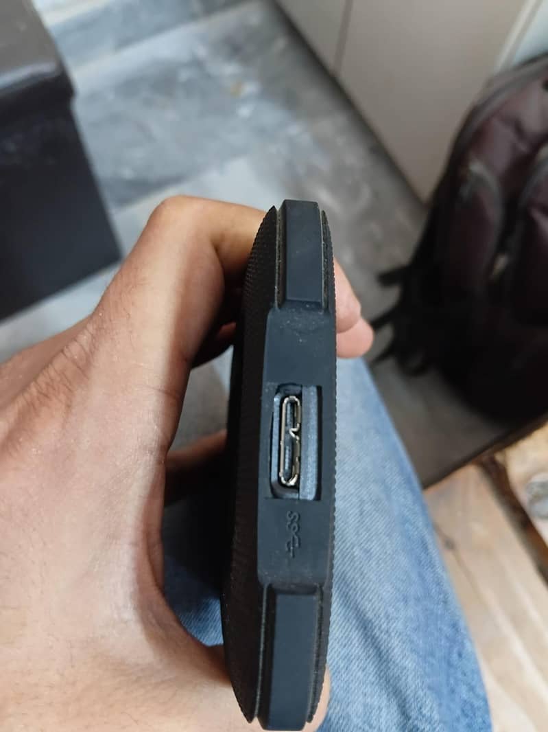 2TB Adata prtabke hard disk 1