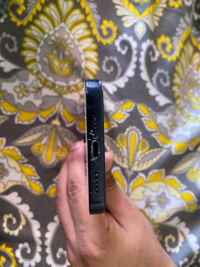 Apple iPhone 13 2