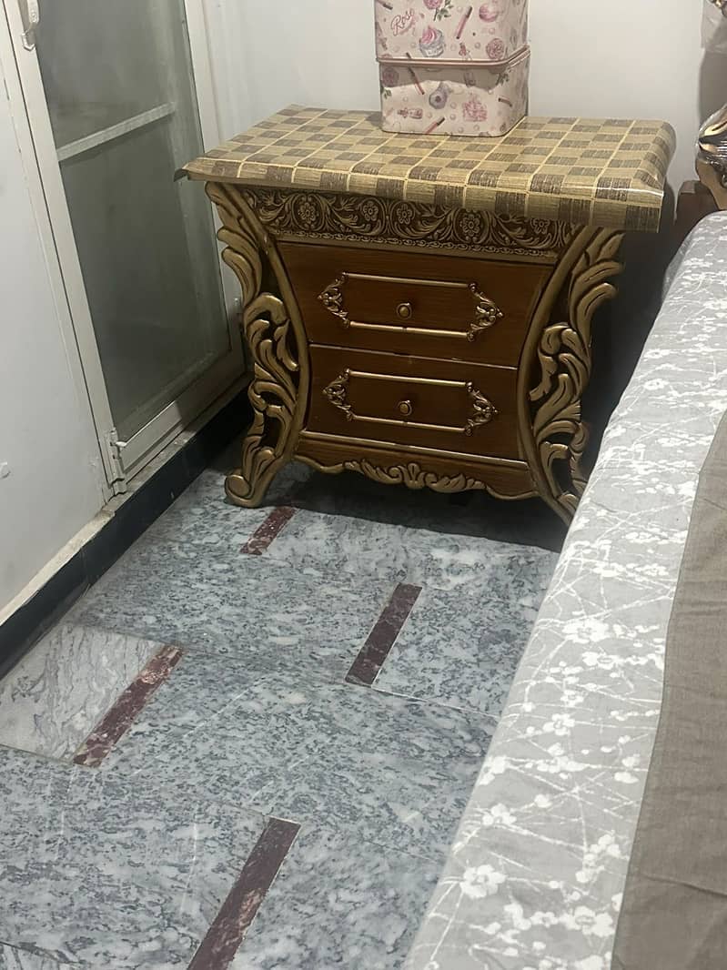 Beds 1 dressing 2 side table 2