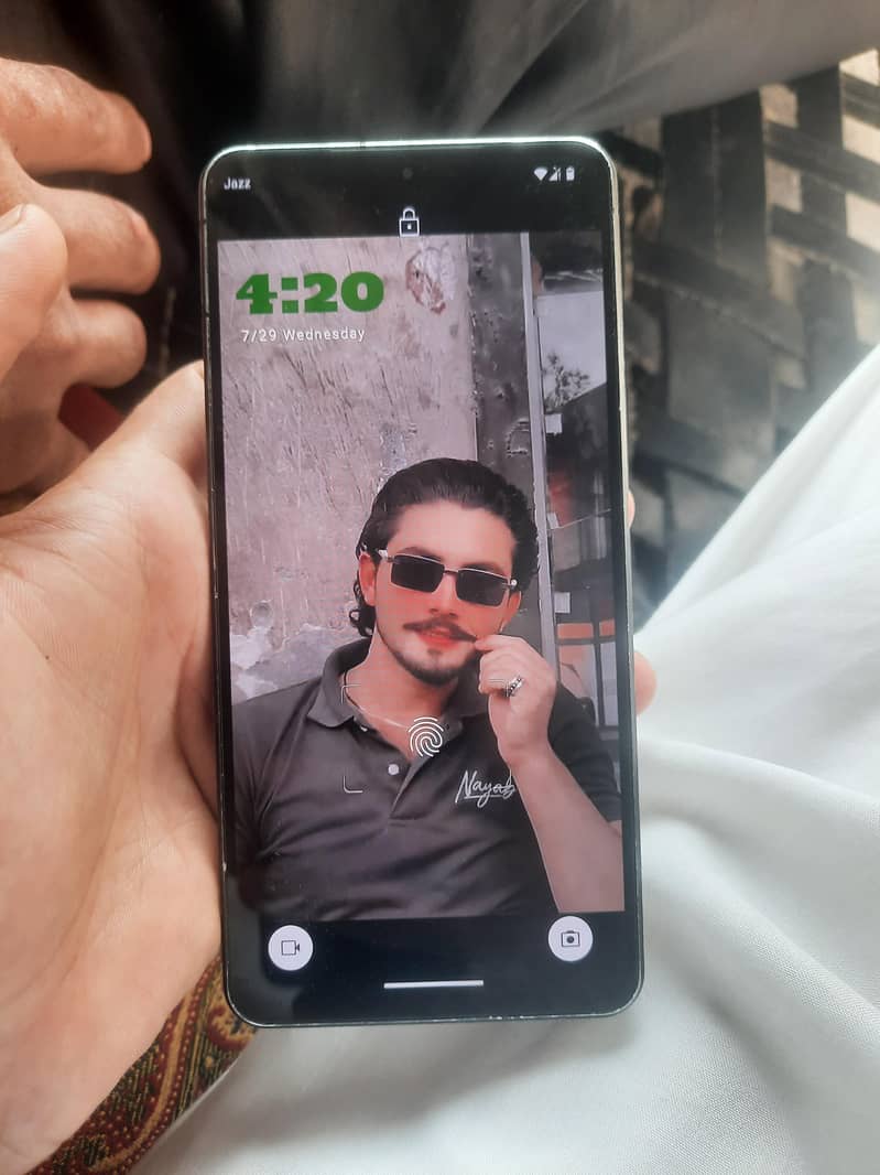 Sharp Aquos R7 3