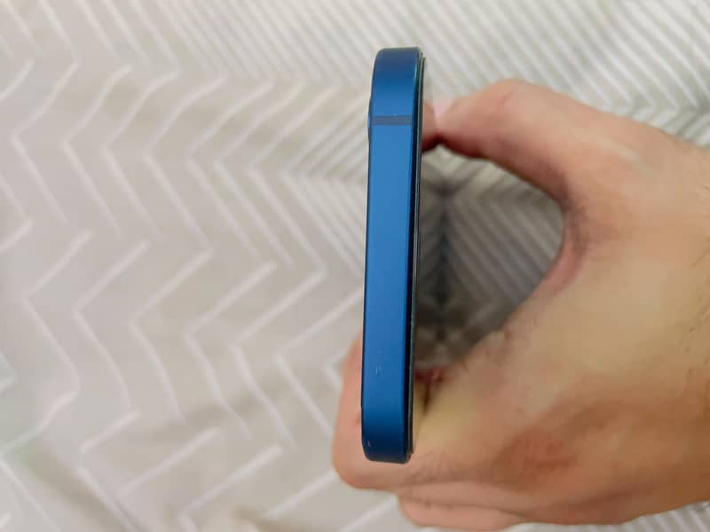 Apple iPhone 12 3