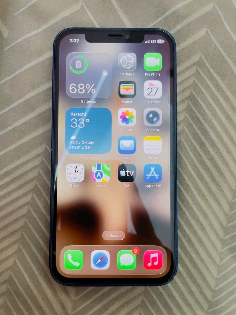 Apple iPhone 12 4