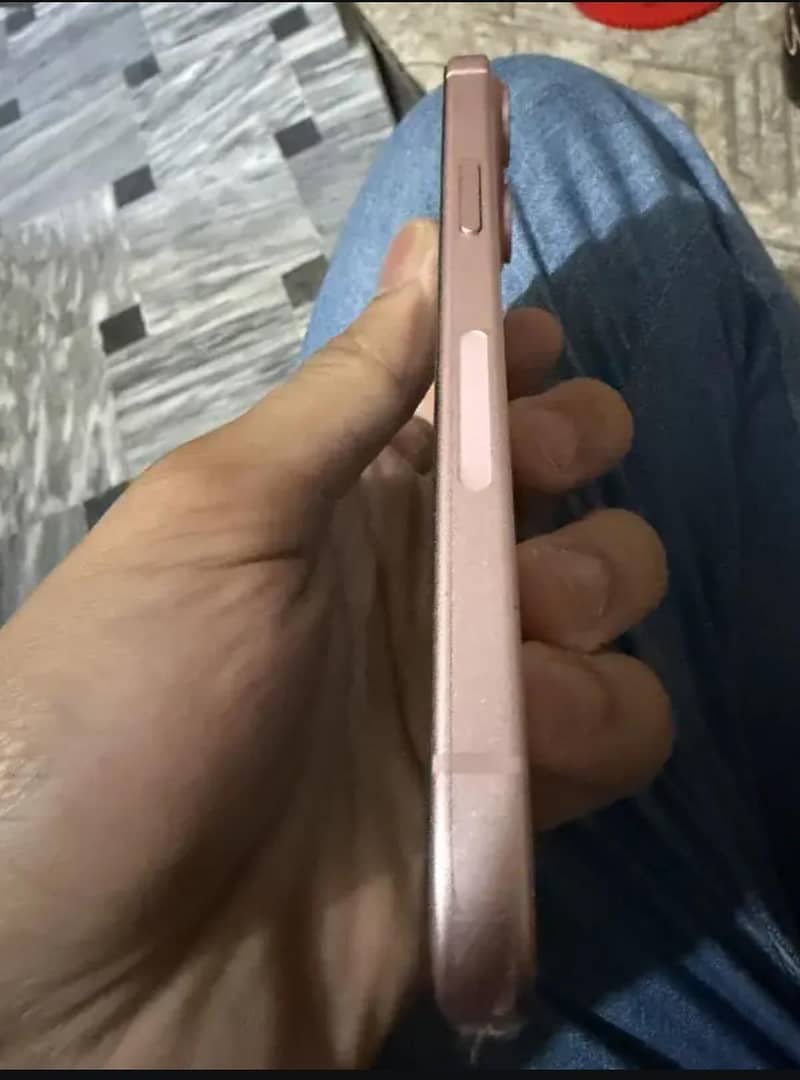 Apple iPhone 15 2