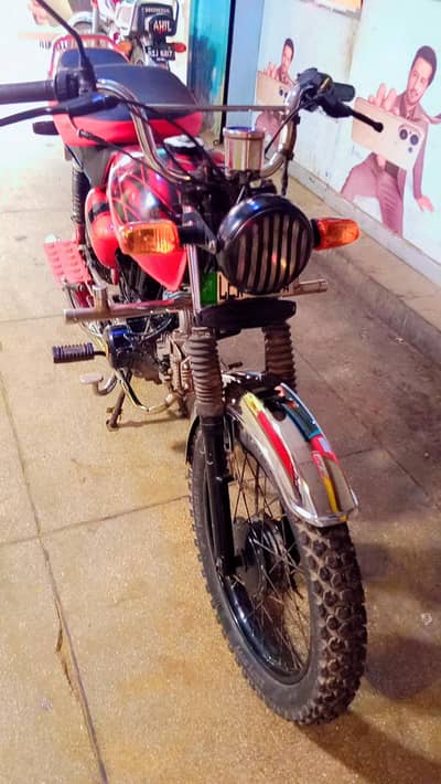 New look cafe Racer all itam new. Orignal document with