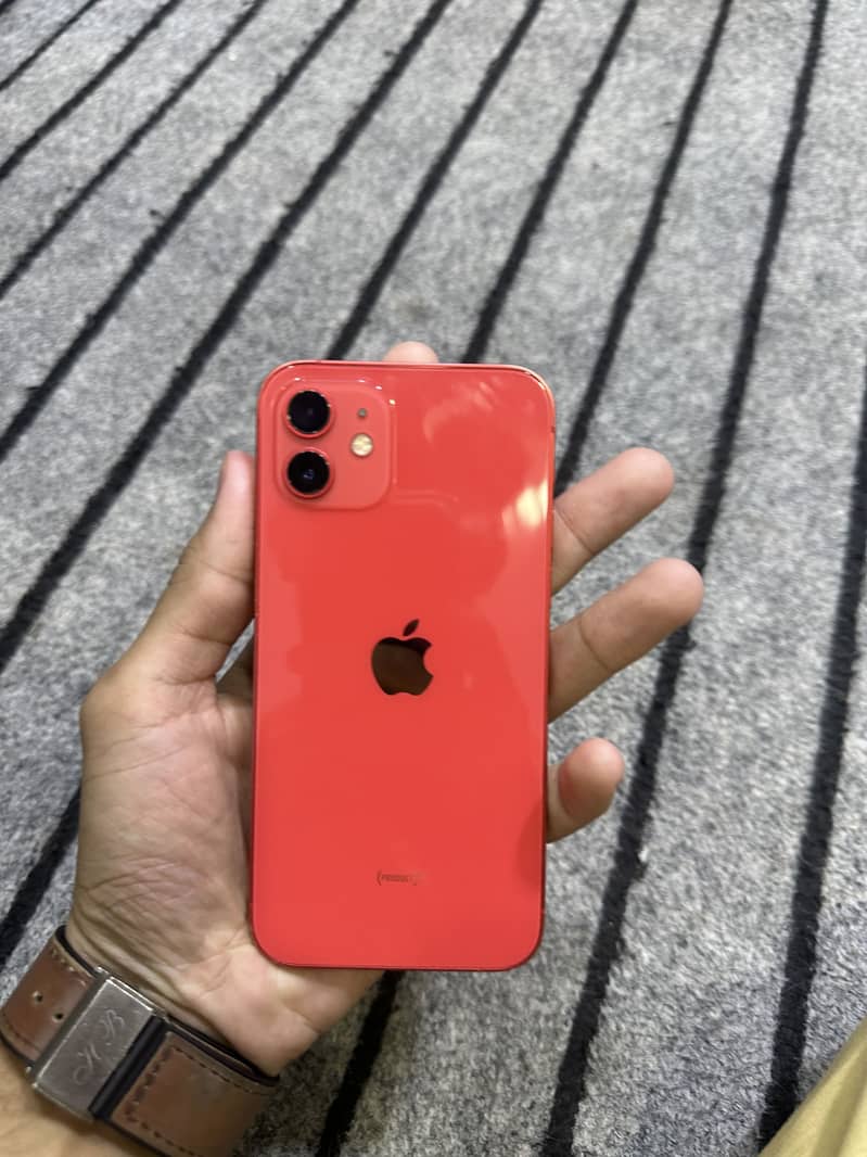 Apple iPhone 12 4