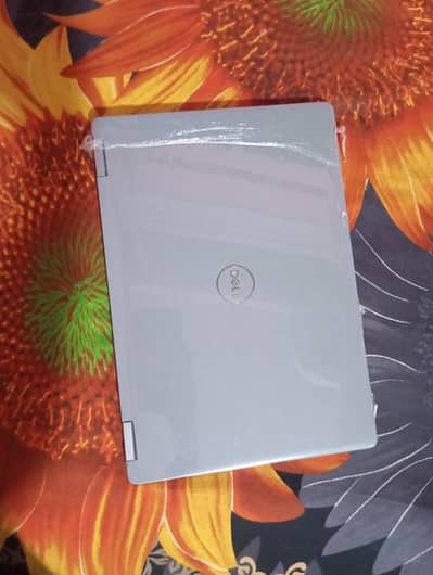 Dell latitude 3310 core i5 8th gen 8 GB 256 SSD 360° fold touch screen