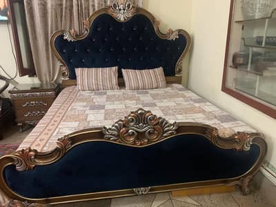 Bed set dressing table for sale