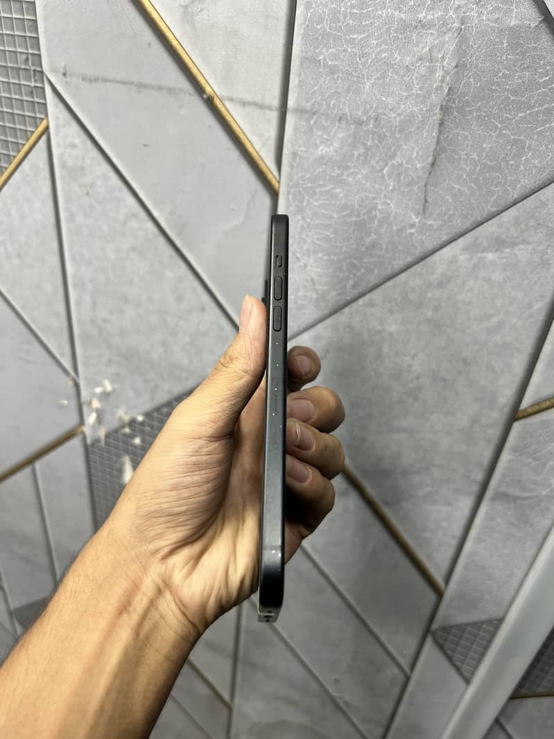 Apple iPhone 15 plus 1