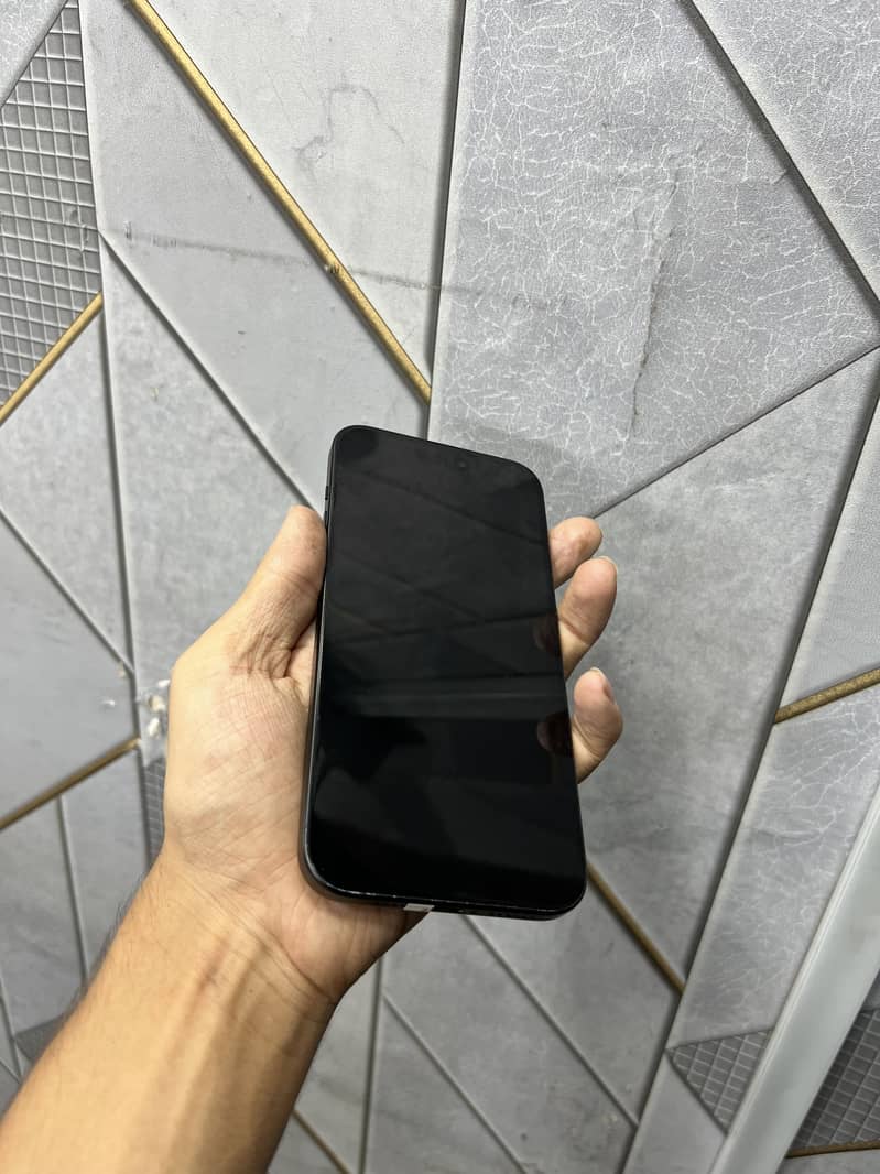 Apple iPhone 15 plus 4
