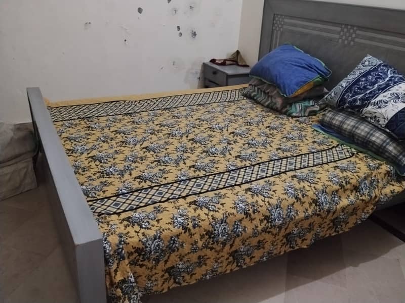 King size bed 3