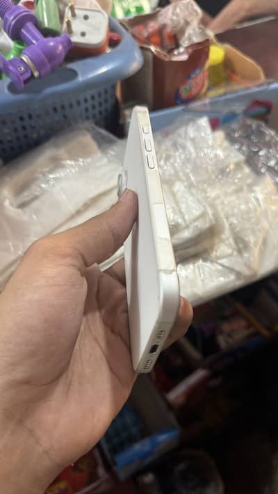 Apple iPhone 16