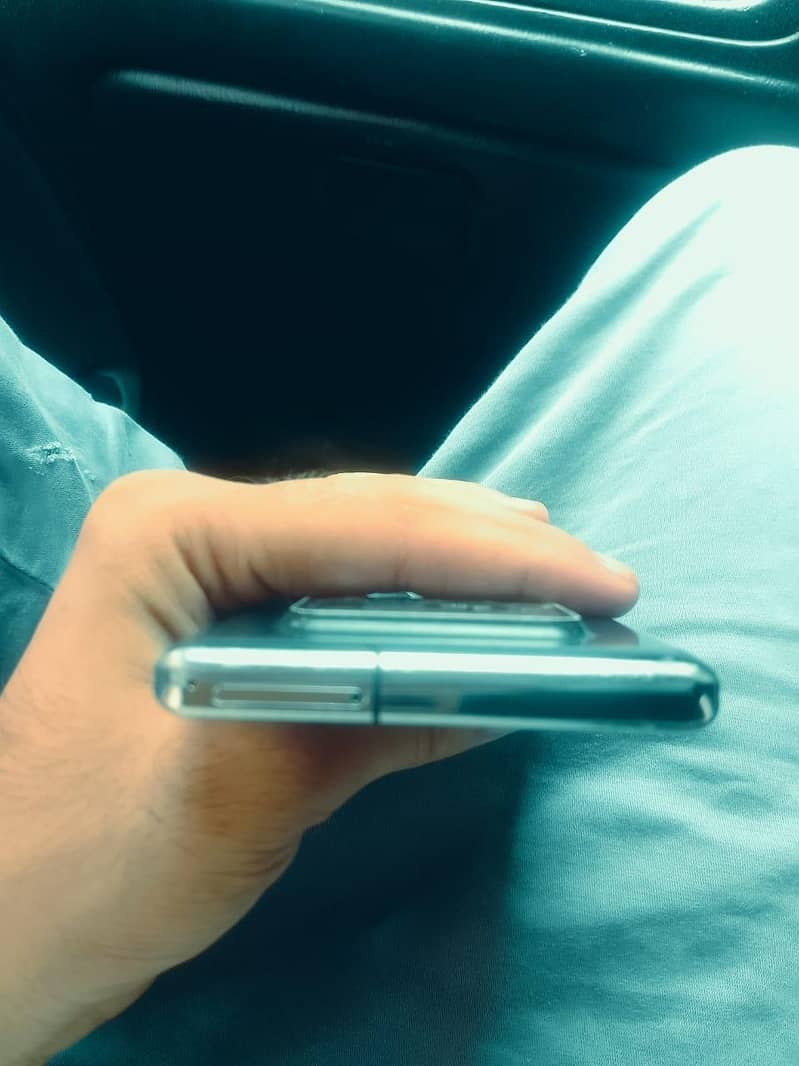 Sharp Aquos R5G 2