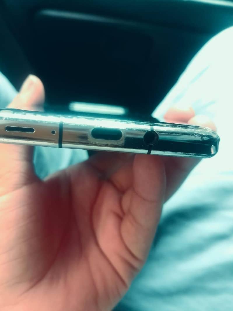 Sharp Aquos R5G 3
