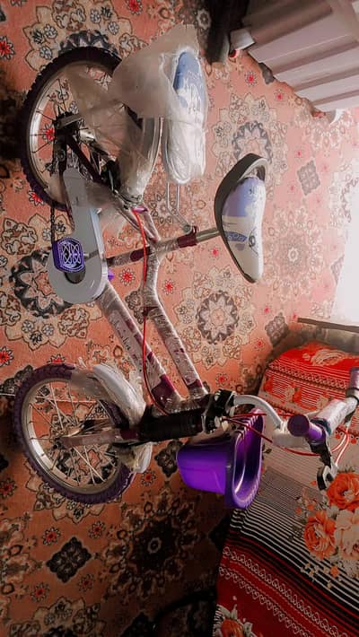 Girl cycle