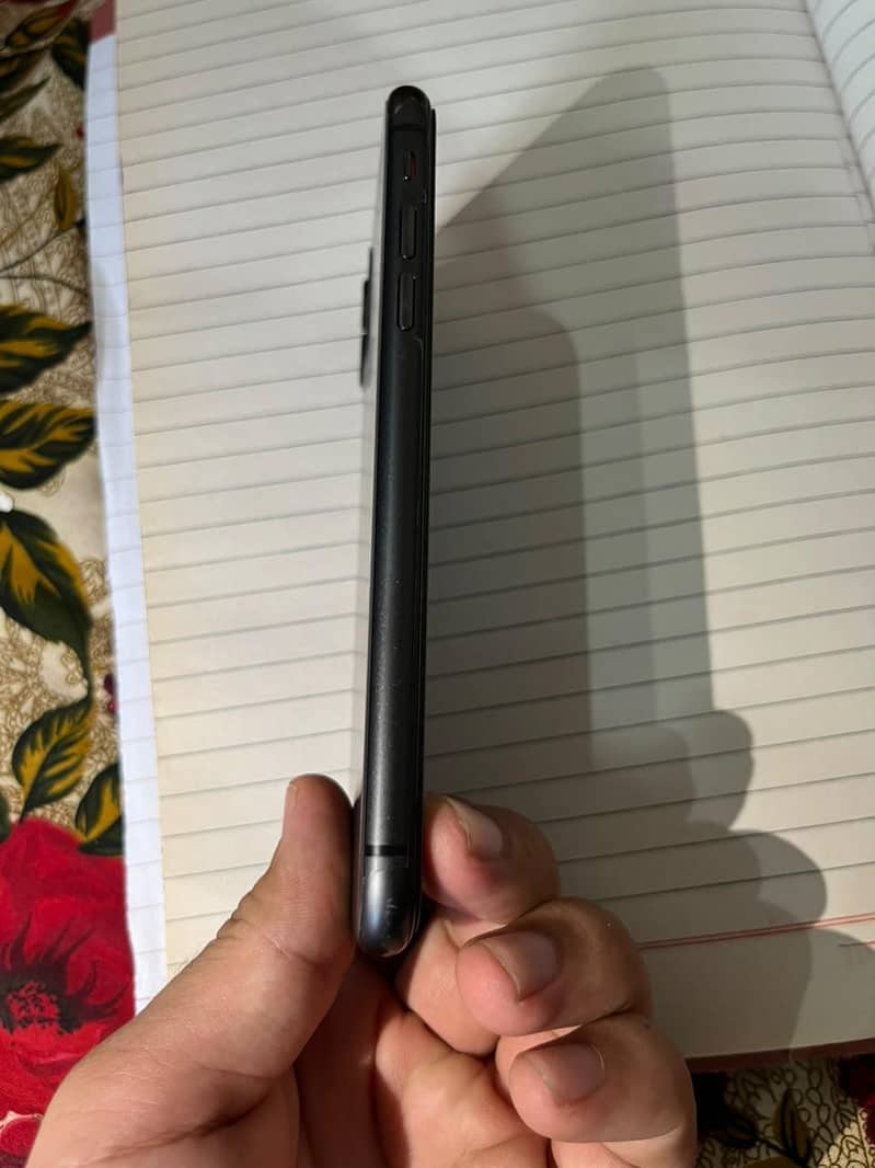 Apple iPhone 11 3