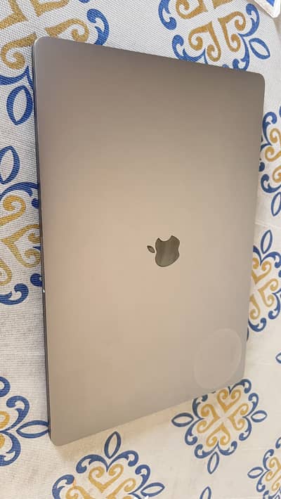 MacBook Pro 2019 64Ram 2TB storage
