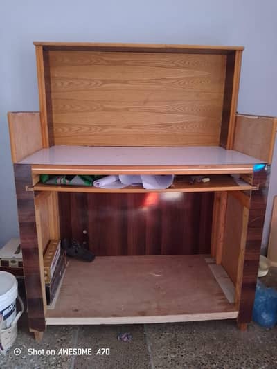 Wooden Computer Table / Study Desk – Good Condition