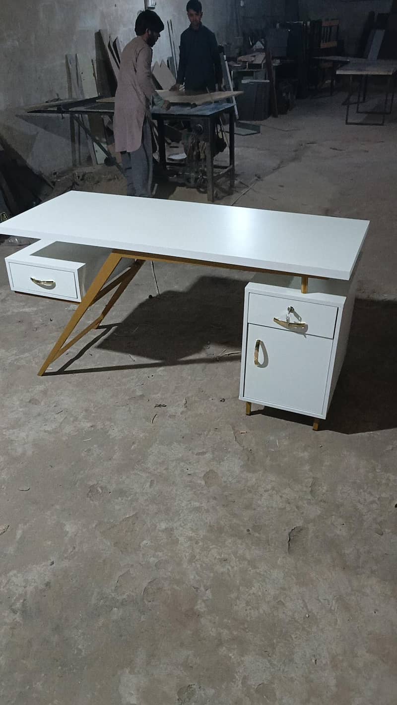 Office table / manager table / study table / workstation desk 18