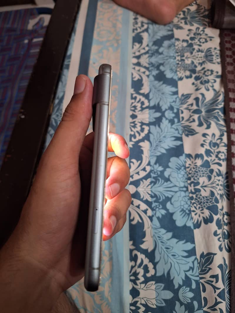 Google Pixel 8 2