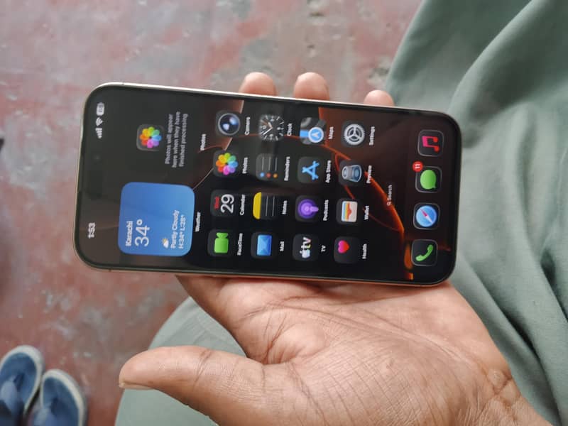 Apple iPhone 16 Pro Max 1